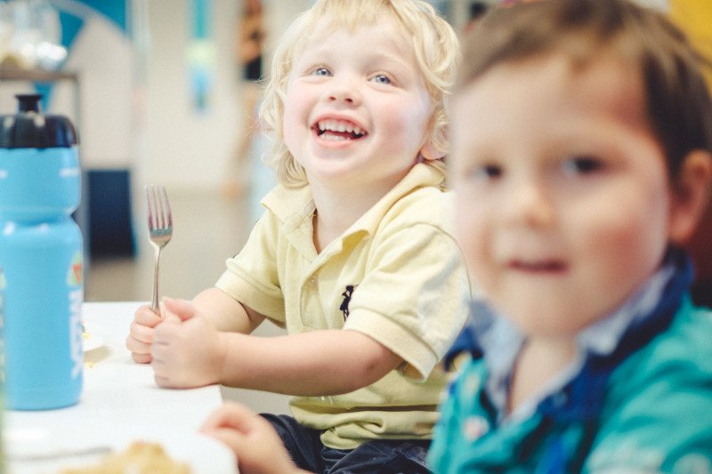 Språk og måltid med de minste barna i barnehagen