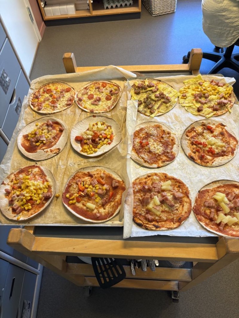 Egenkomponert porsjonspizza, nam nam!