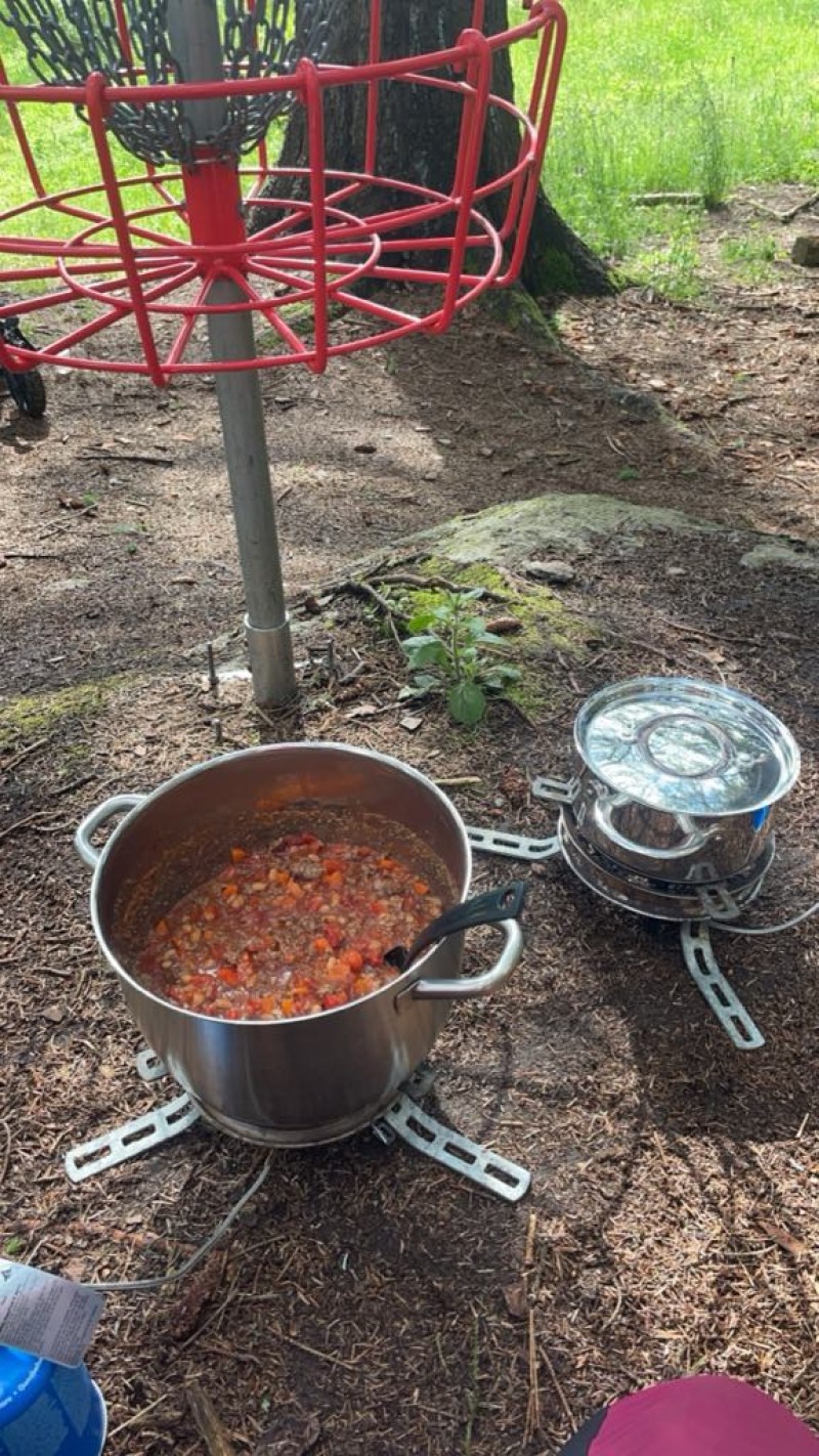 Kan man få noe bedre enn hjemmelaget, sunn gryterett på primus i skogen?
