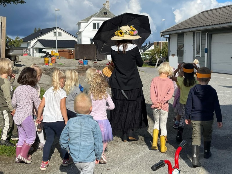 Bestemor skogmus på besøk
