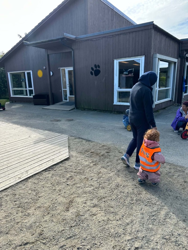 "Tenk alt du skal få oppleve her ute når du først er blitt trygg, og tenk på alt det spennende du skal få være med på sammen med vennene dine i tiden som nå kommer"