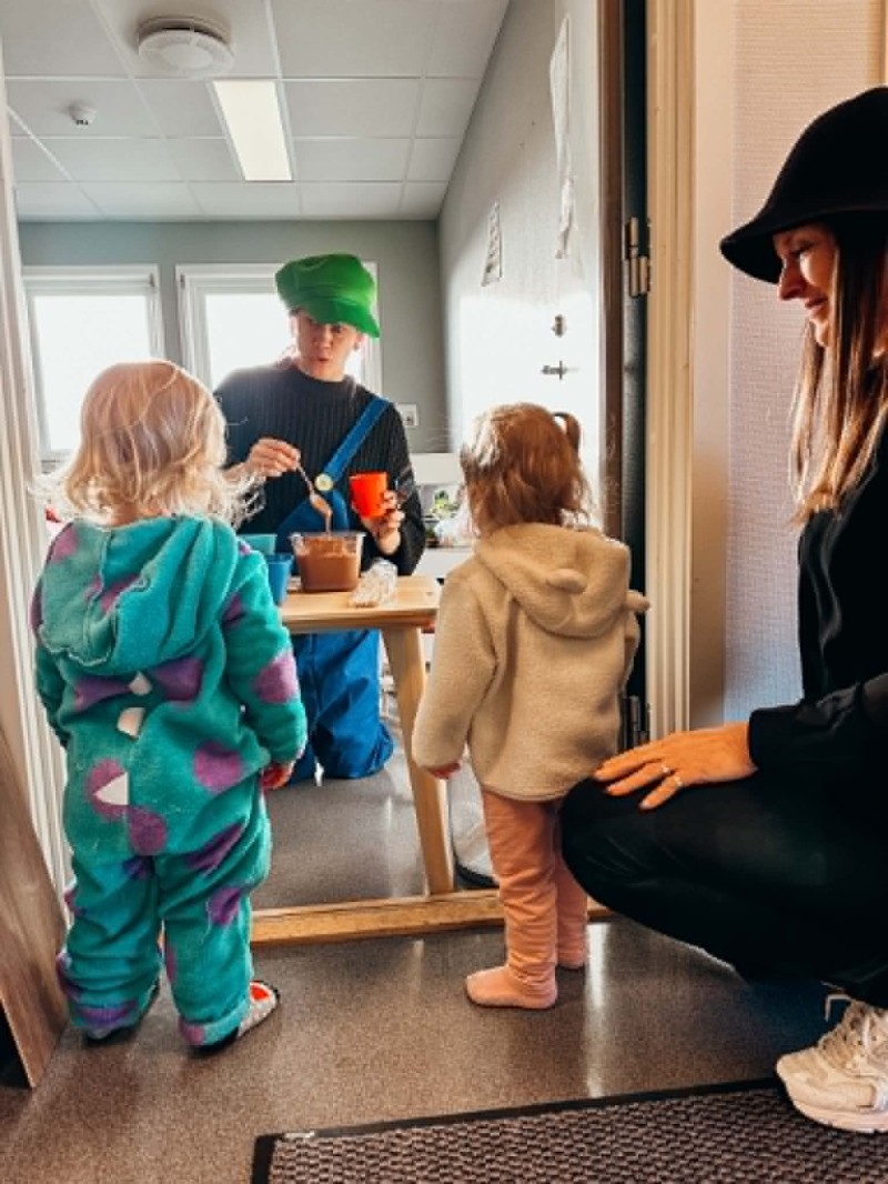 Karneval med fruktspyd-kiosk