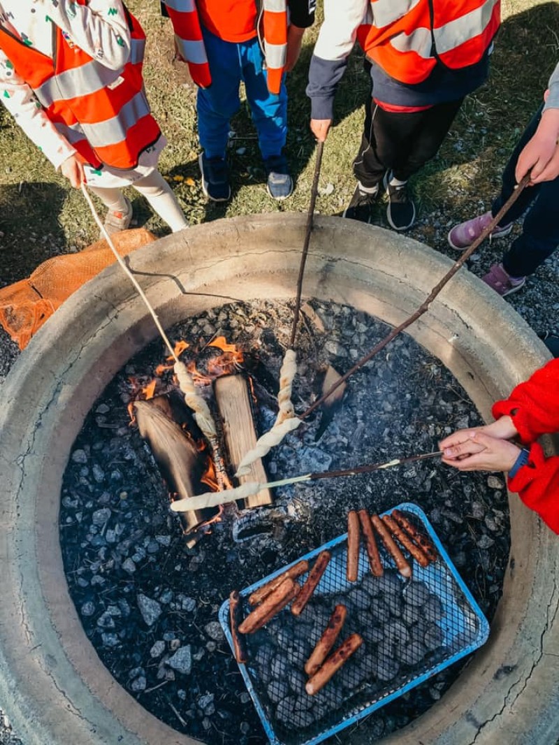 Smaken av fellesskap rundt bålet
