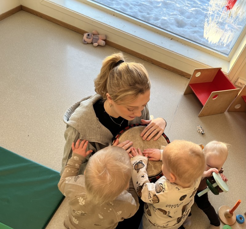 Slå på tromma