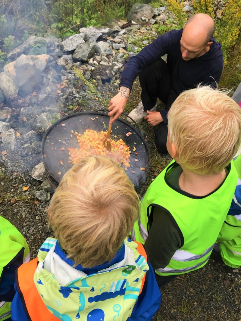 Mat på bålet