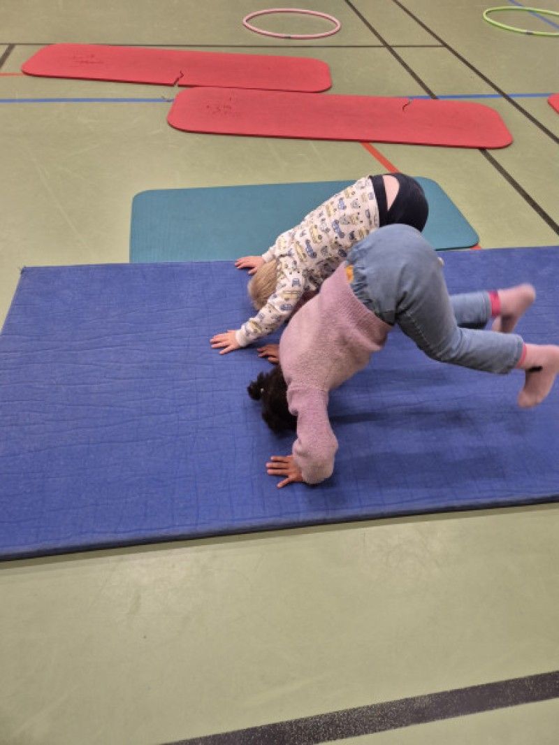 Gøy med lek i gymsalen