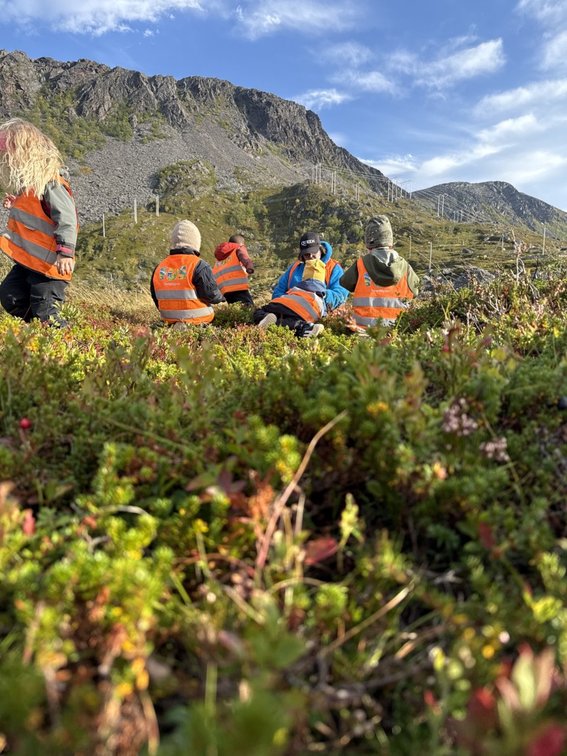 Bærtur rett utenfor barnehagen.