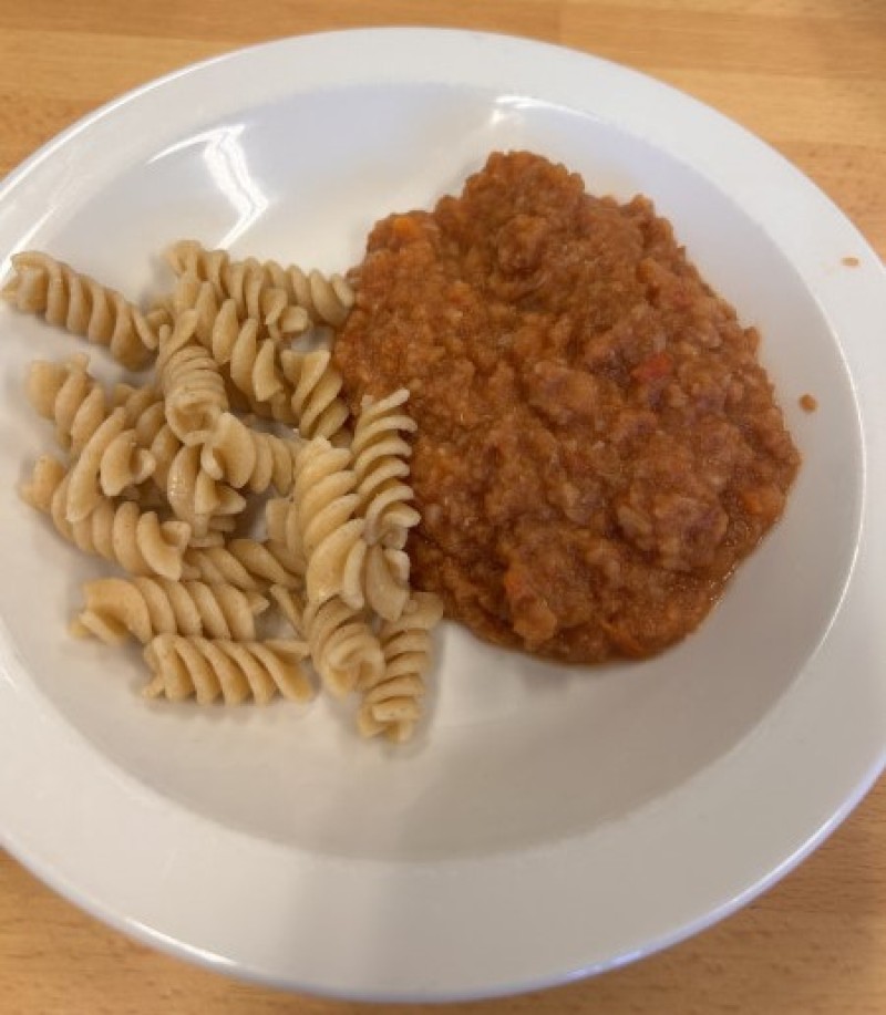 Egenlaget bolognese saus fra bunnen med fullkorn pasta. En av barnas favoritter